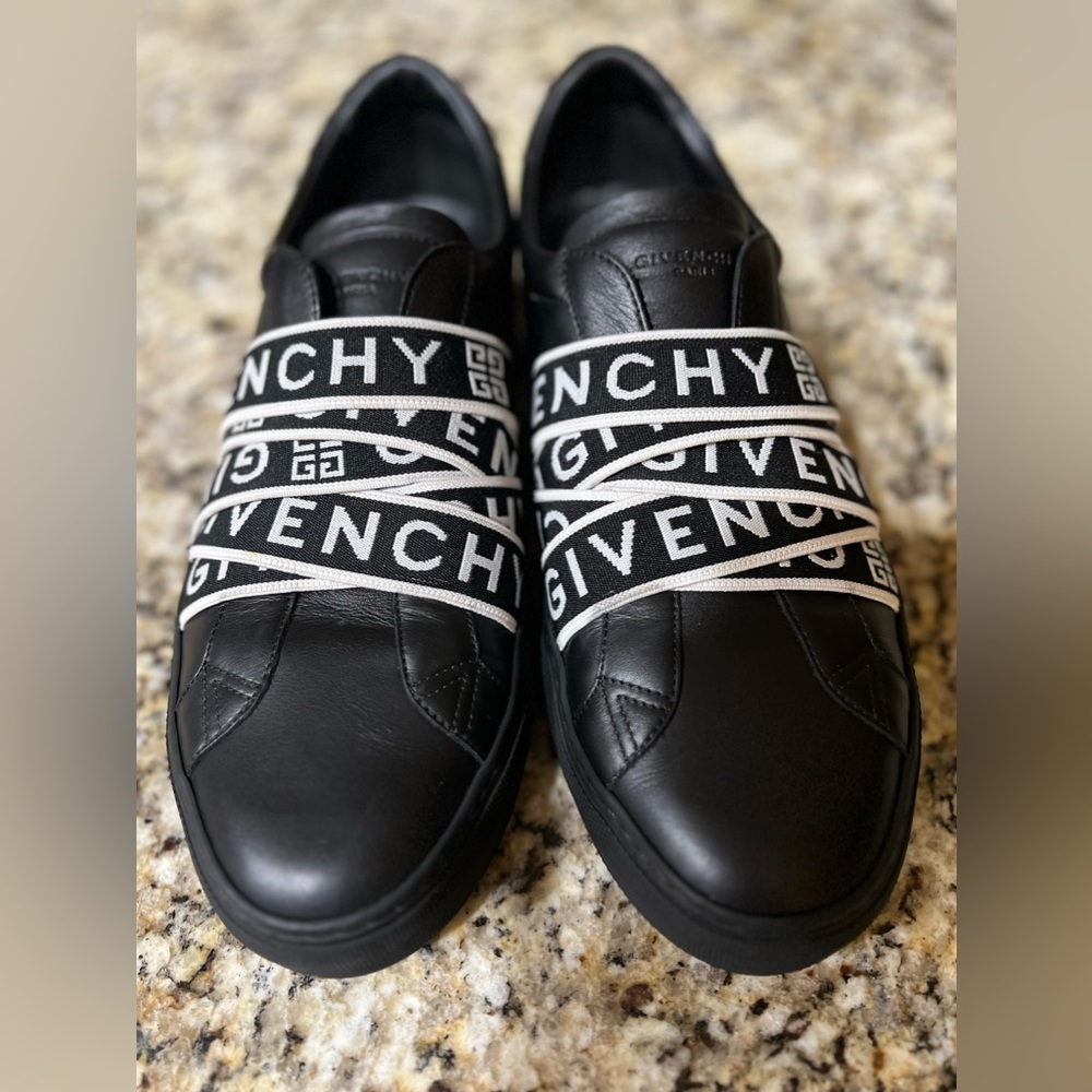 Givenchy sneakers - men’s shoes size IT42